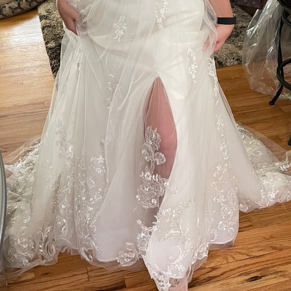 CUSTOM BLUE BY ENZOANI JOLANDA NWT WEDDING DRESS - Picture 2 of 5